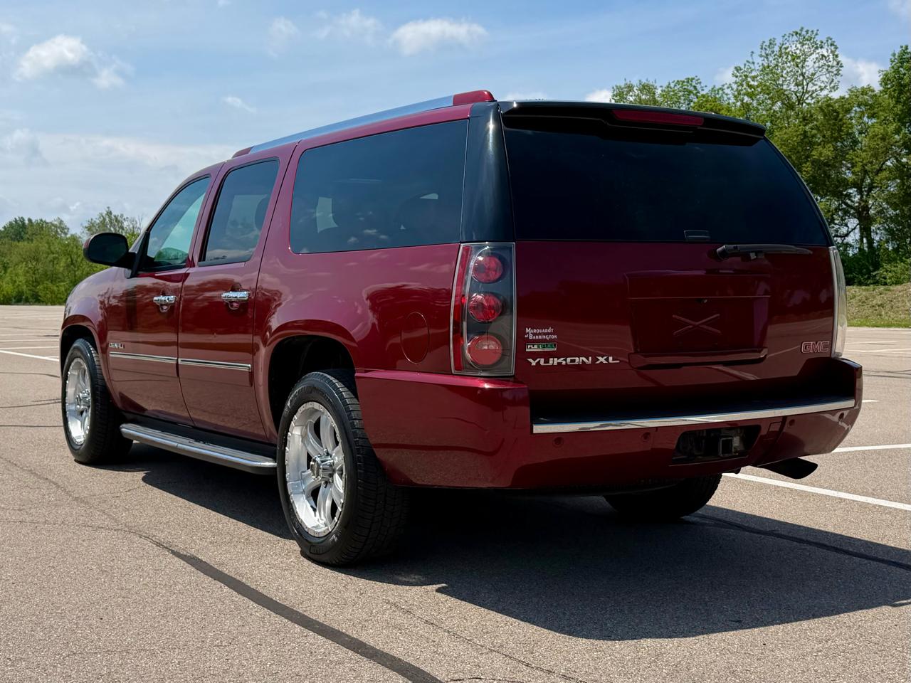 gmc yukon xl 2011 1GKS2MEFXBR303829 image gmc yukon xl 2011 1GKS2MEFXBR303829 image
